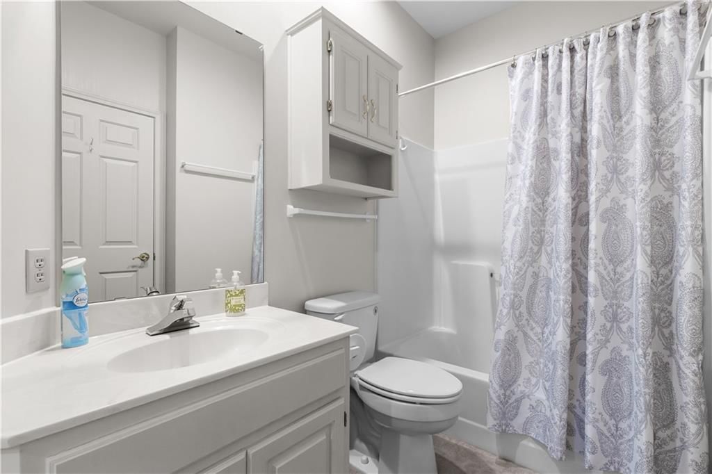 Photo 5 of 29 - 3205 NE 63rd Terrace