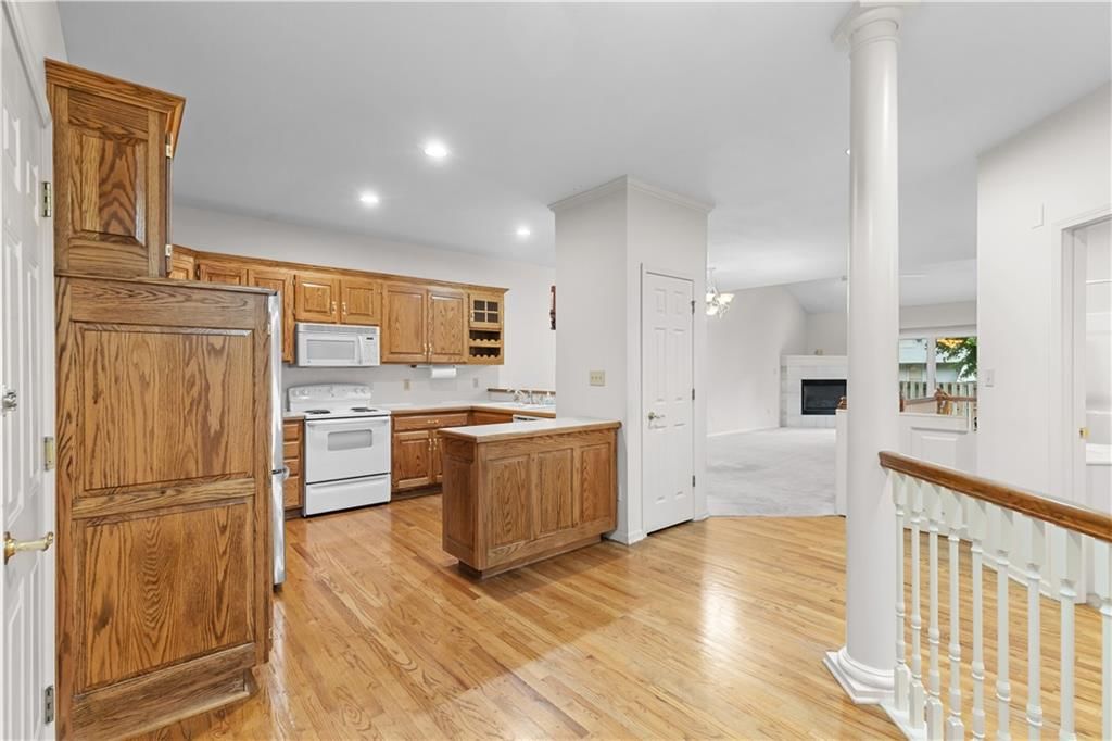 Photo 6 of 29 - 3205 NE 63rd Terrace