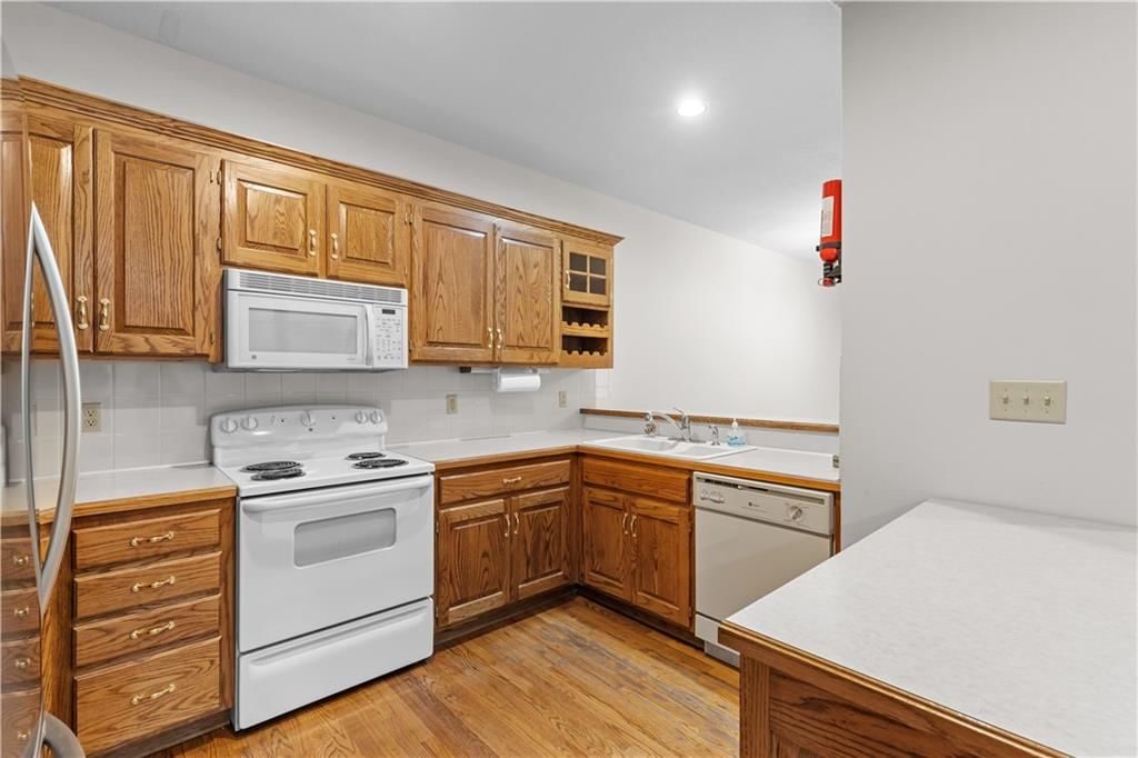 Photo 7 of 29 - 3205 NE 63rd Terrace