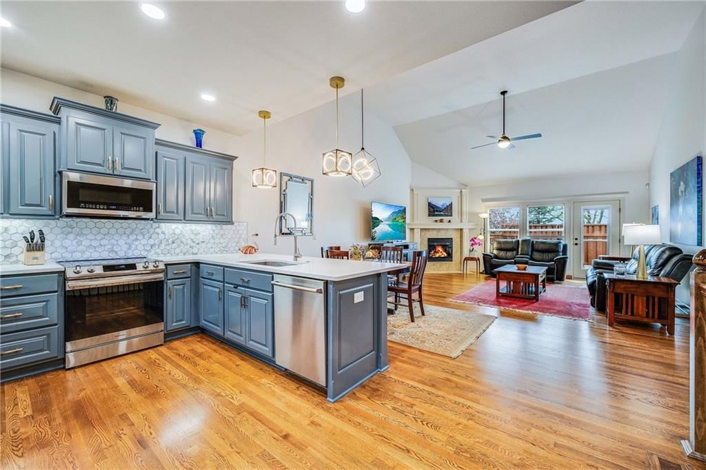 801 NE Lone Hill Drive — photo 4