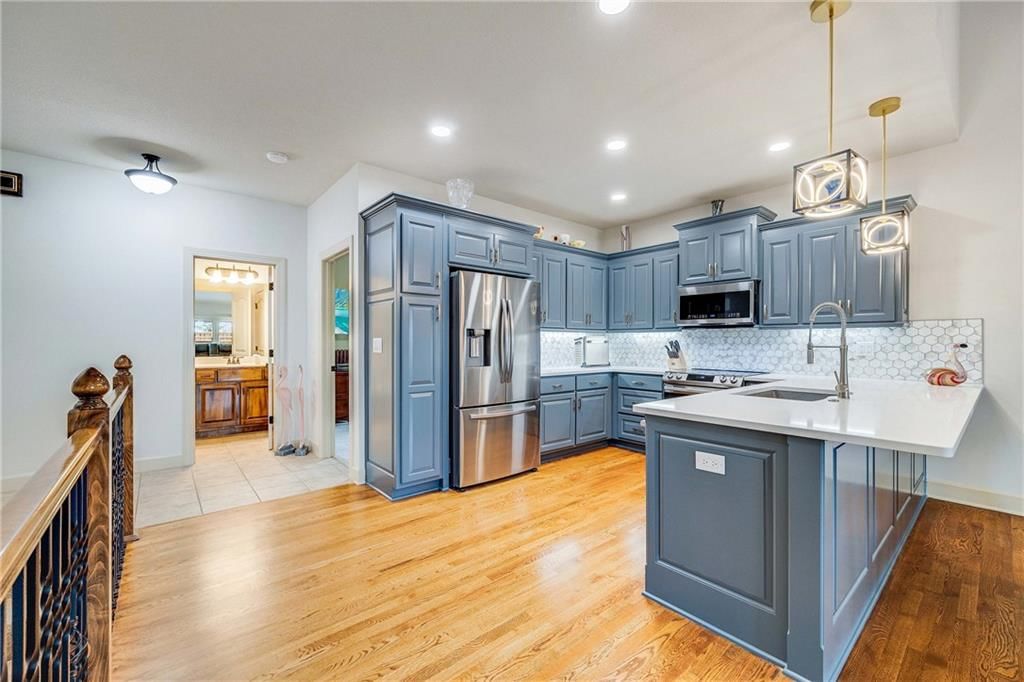 801 NE Lone Hill Drive — photo 5
