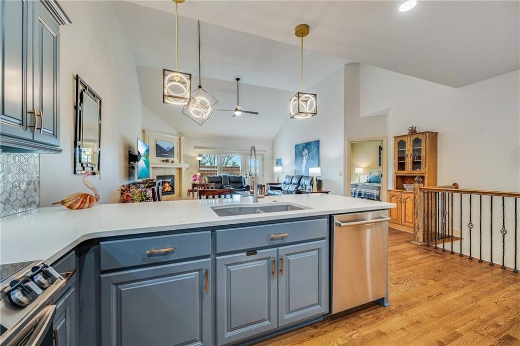 801 NE Lone Hill Drive — photo 6