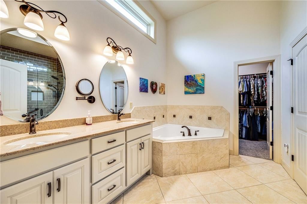 801 NE Lone Hill Drive — photo 8