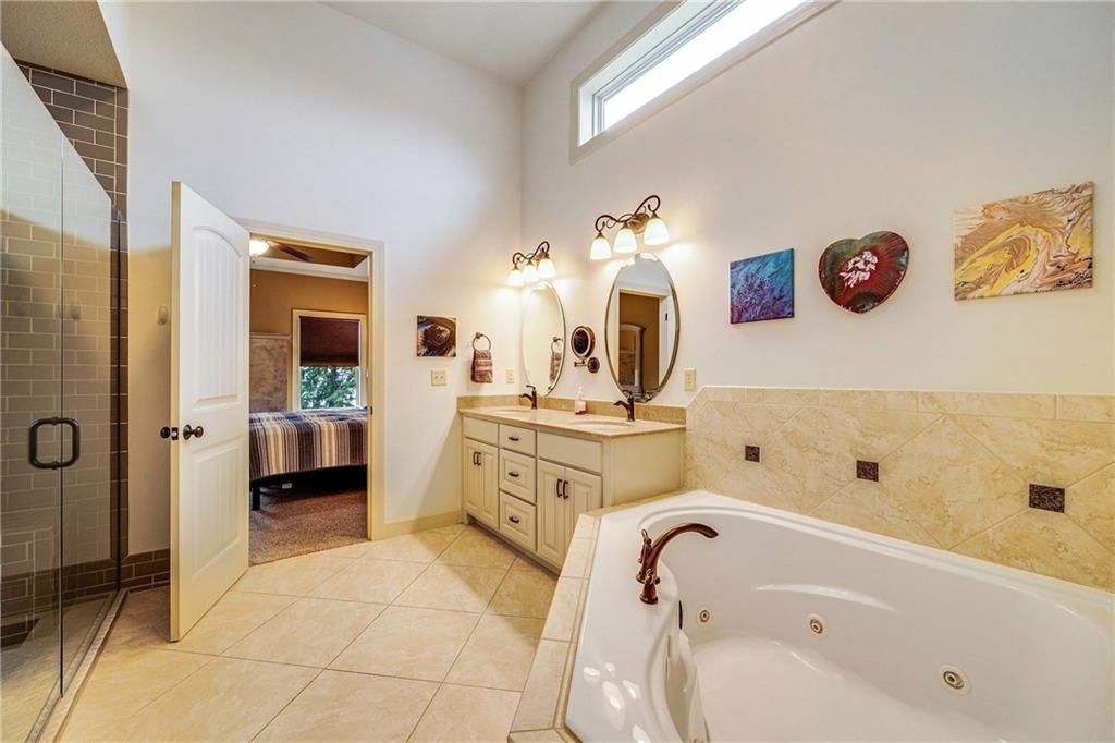 801 NE Lone Hill Drive — photo 9