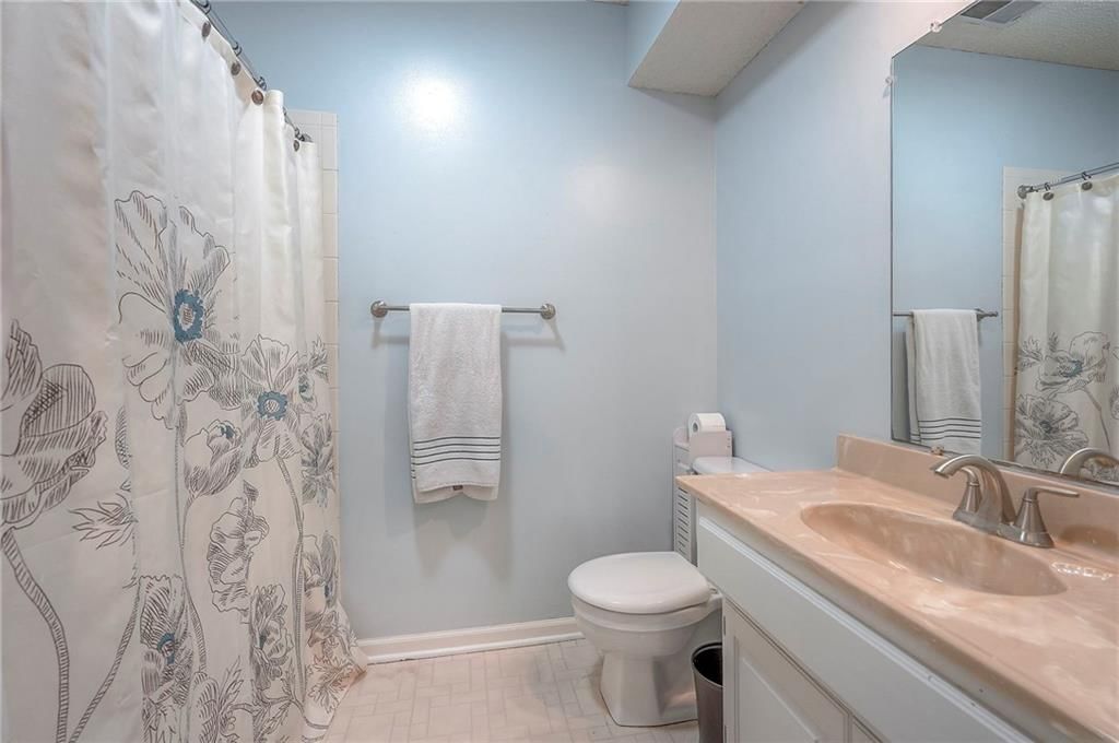 Photo 19 of 42 - 15616 W 123rd Terrace