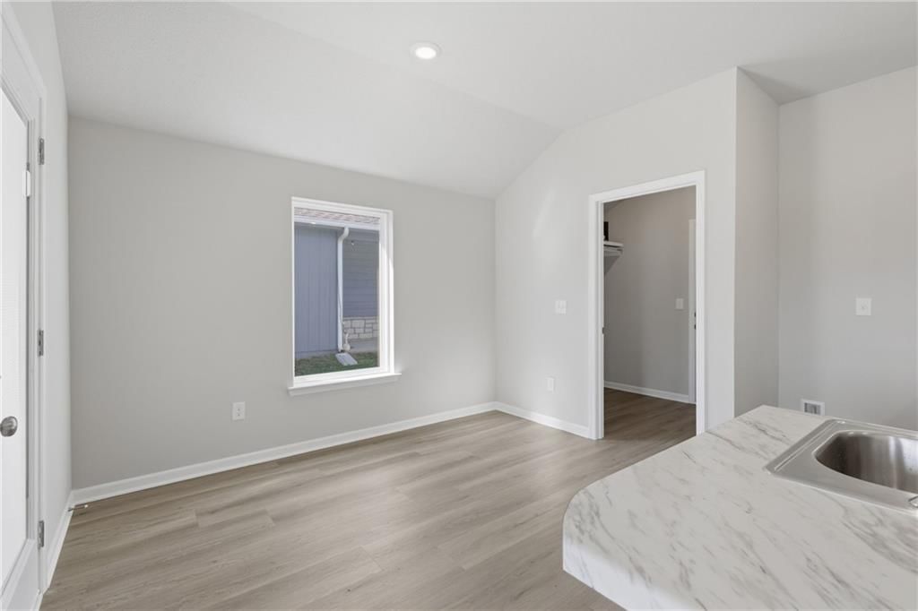 543 W Lanesfield Street — photo 9