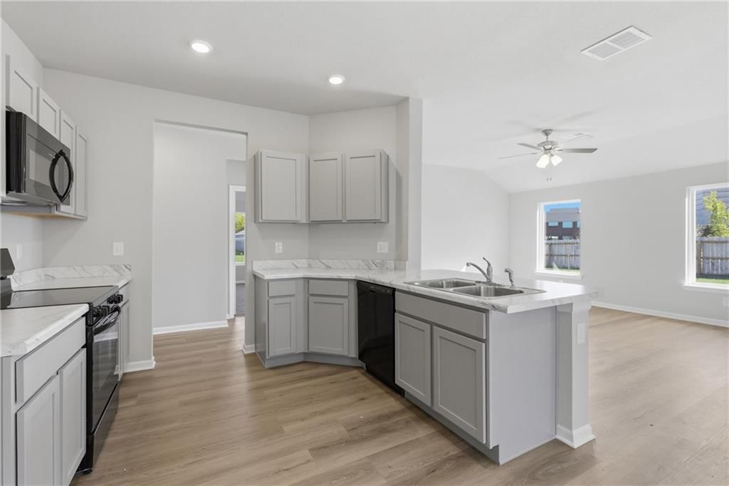 543 W Lanesfield Street — photo 10