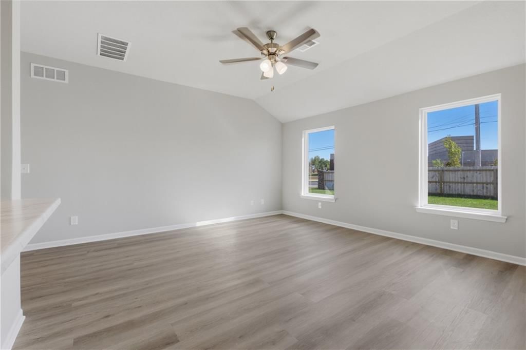 543 W Lanesfield Street — photo 11