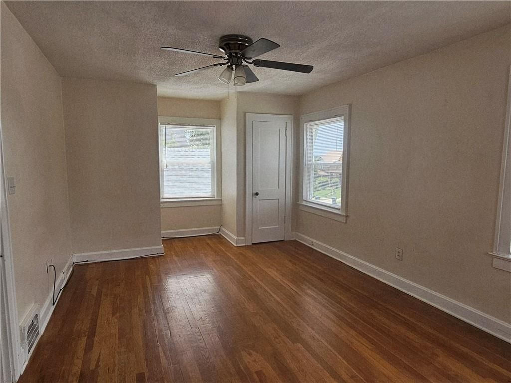 6205 Forest Avenue — photo 10