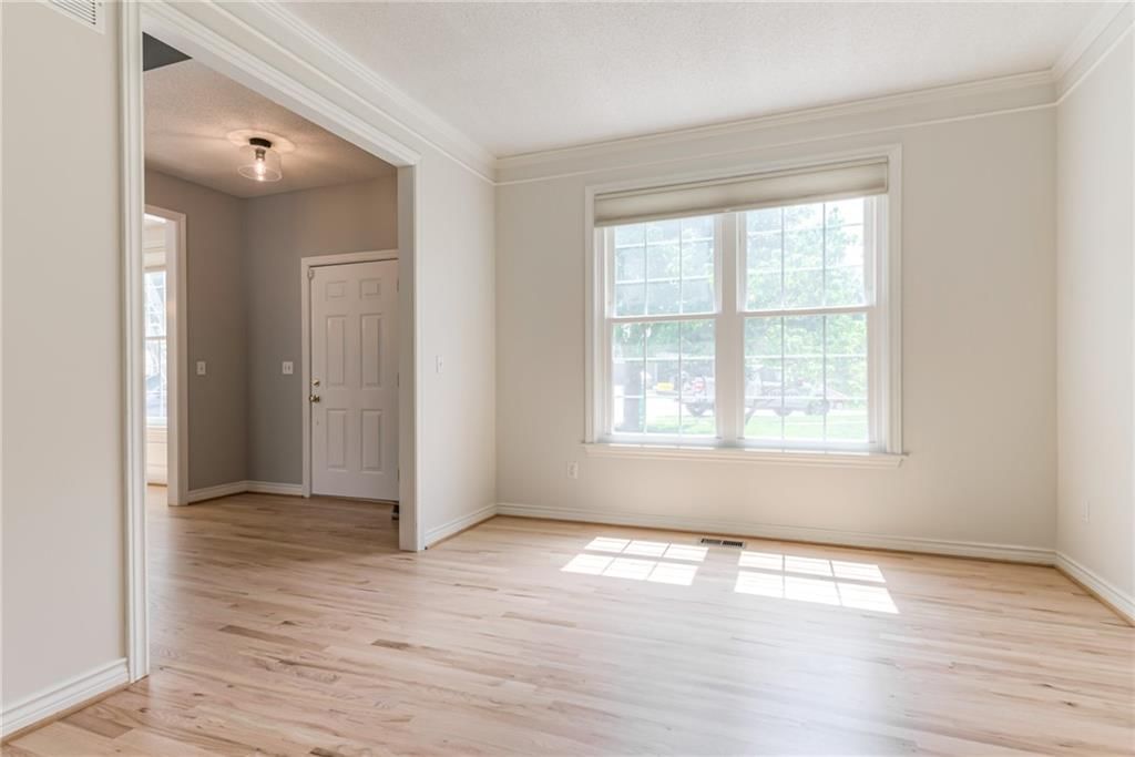 Photo 9 of 42 - 4940 Park Street