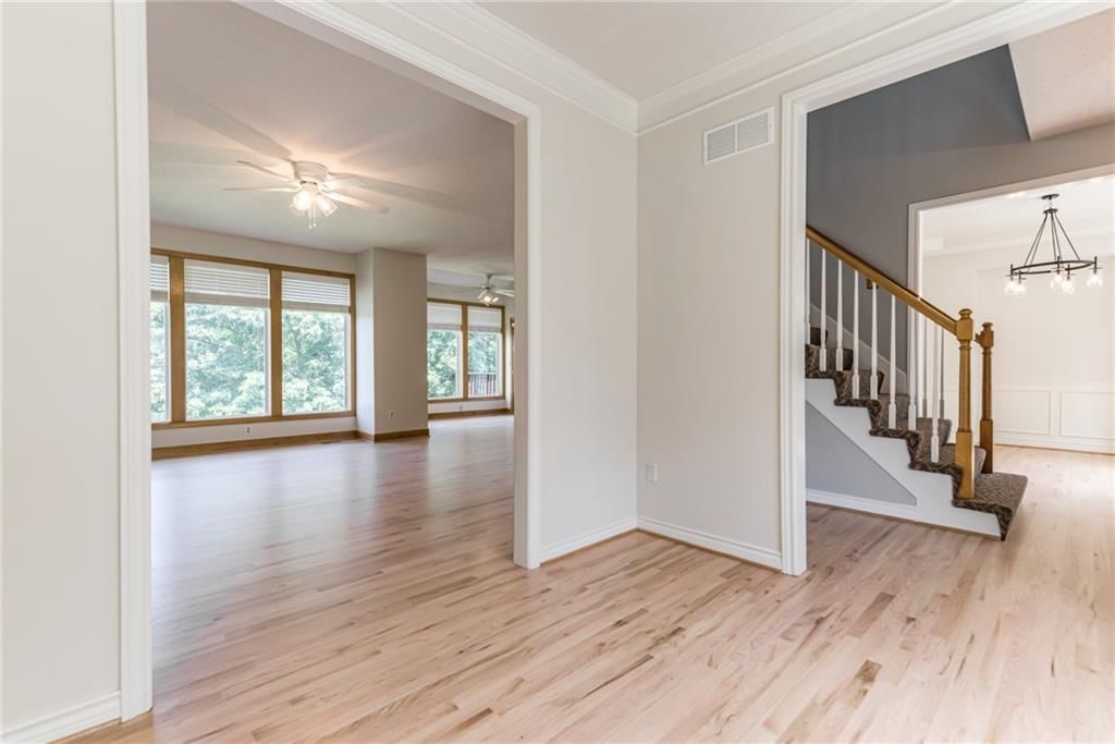 Photo 10 of 42 - 4940 Park Street