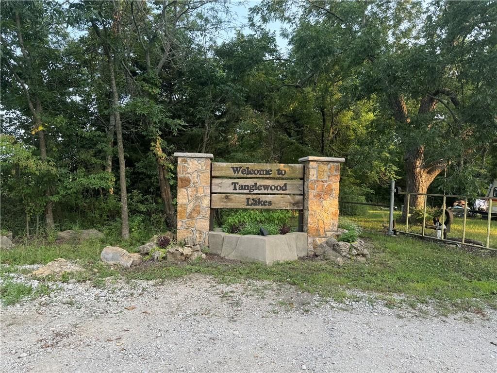 Photo 2 of 41 - 50 NE Lakeside Drive