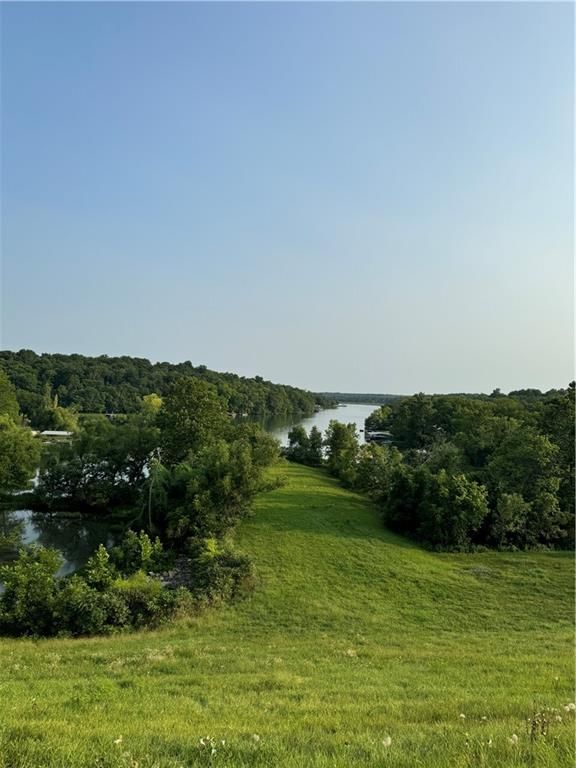 Photo 7 of 41 - 50 NE Lakeside Drive
