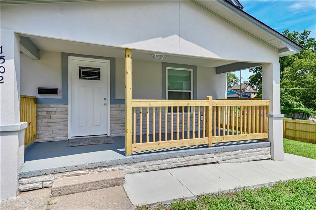 1502 Wood Avenue — photo 2