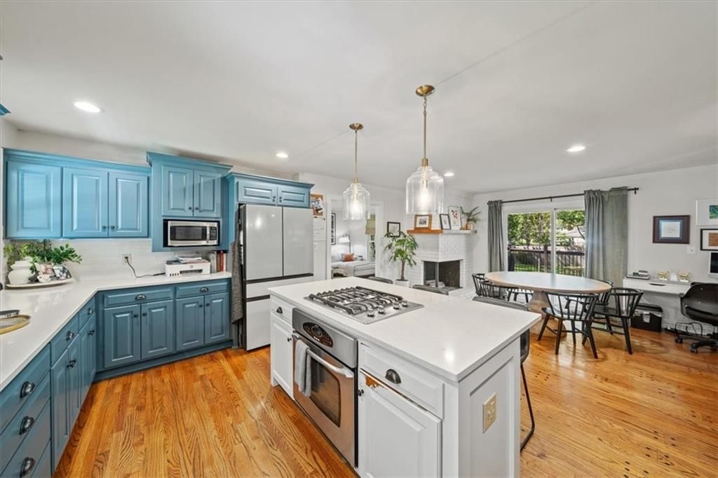 Photo 11 of 35 - 3701 W 96th Street