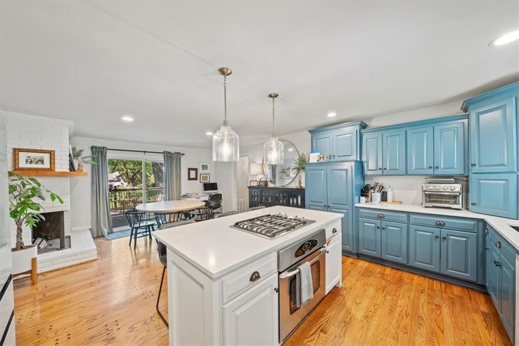 Photo 12 of 35 - 3701 W 96th Street