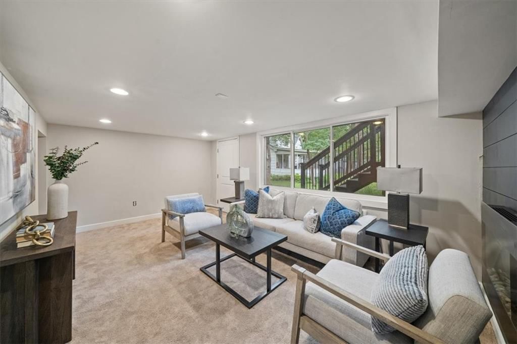 Photo 27 of 35 - 3701 W 96th Street