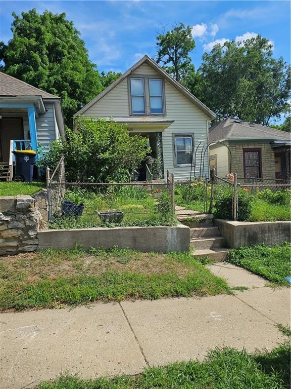 3618 Anderson Avenue — photo 2