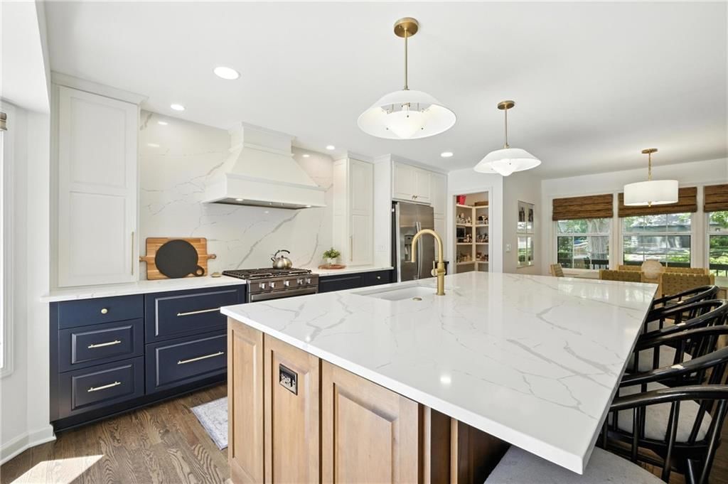 2315 W 104th Terrace — photo 9