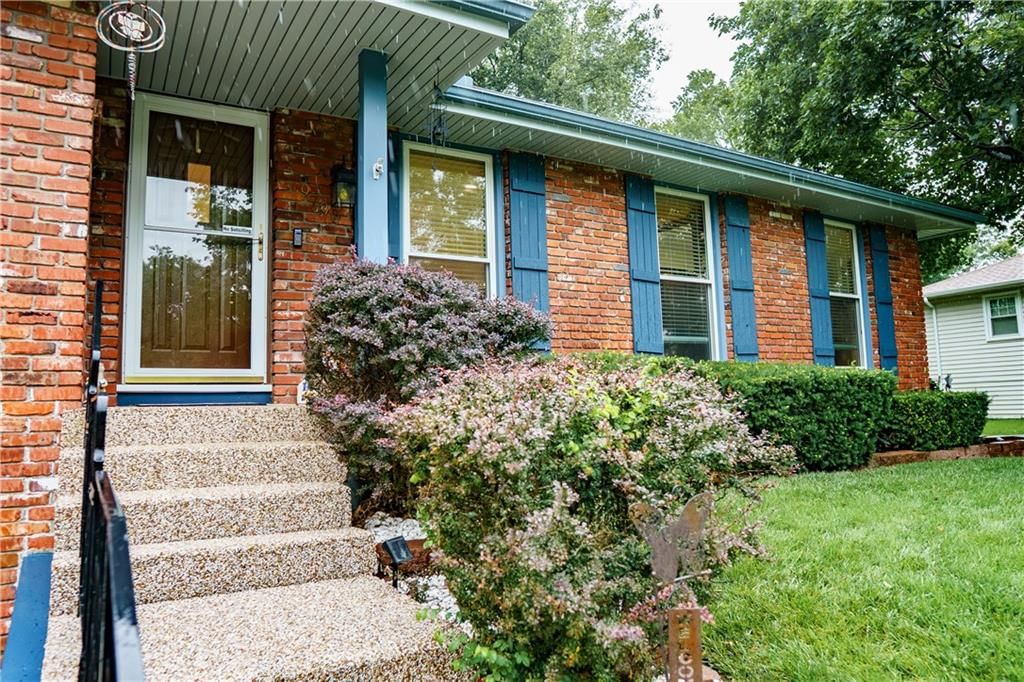 Photo 4 of 52 - 9730 Overhill Drive