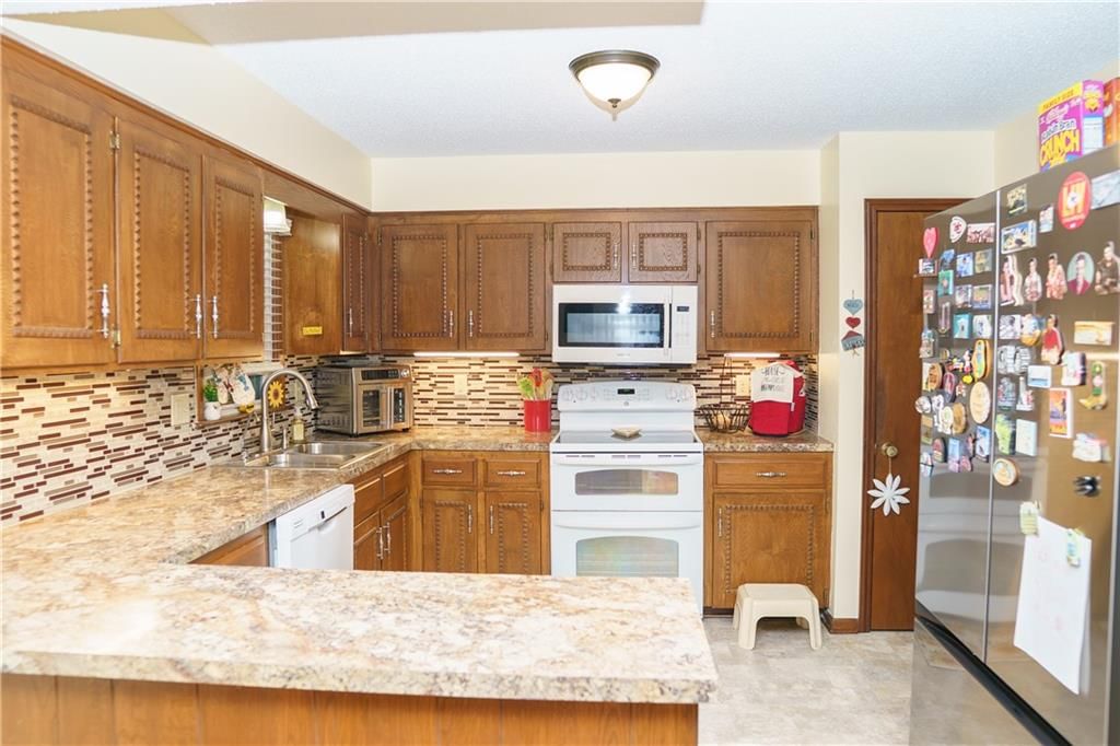 Photo 12 of 52 - 9730 Overhill Drive