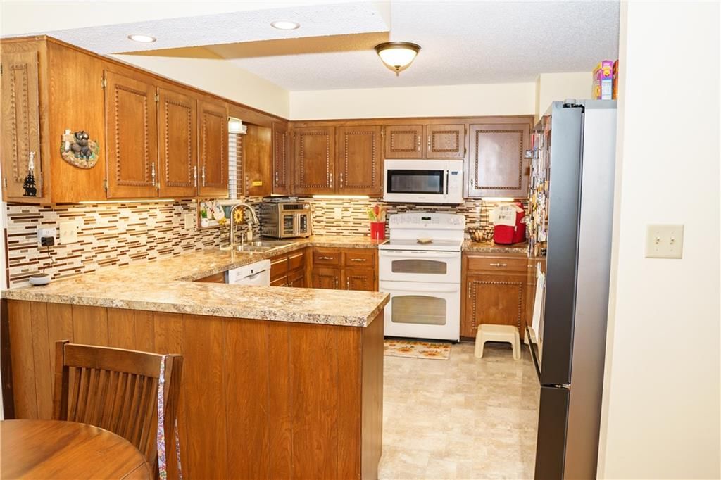 Photo 13 of 52 - 9730 Overhill Drive