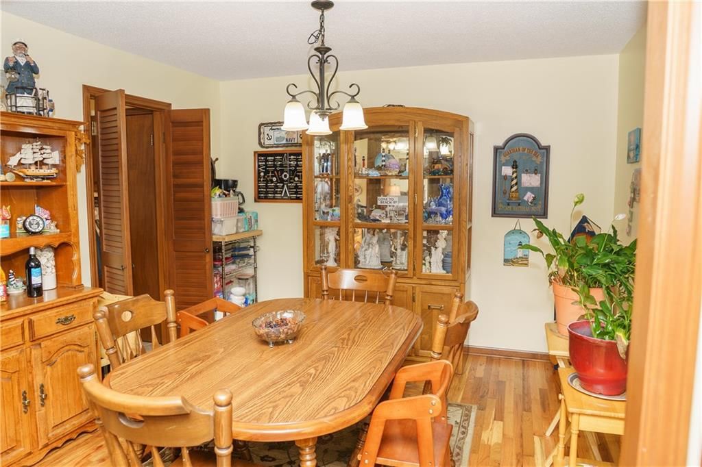 Photo 16 of 52 - 9730 Overhill Drive