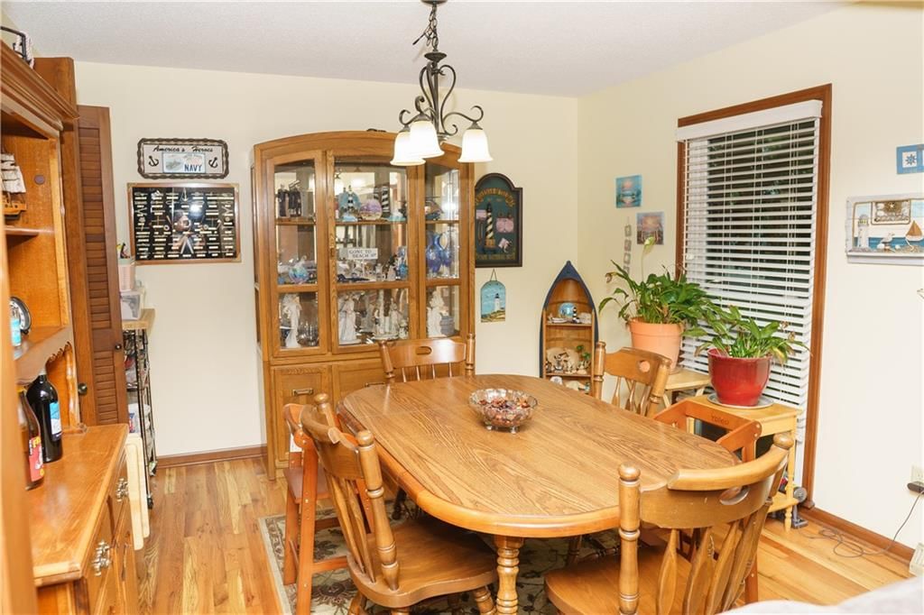 Photo 18 of 52 - 9730 Overhill Drive