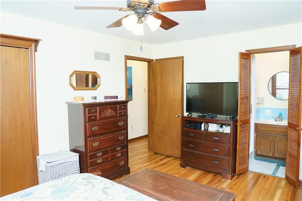 Photo 23 of 52 - 9730 Overhill Drive