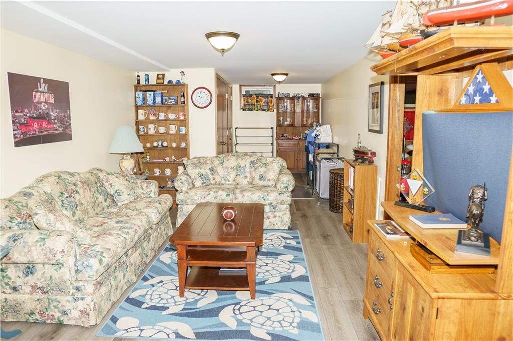 Photo 32 of 52 - 9730 Overhill Drive