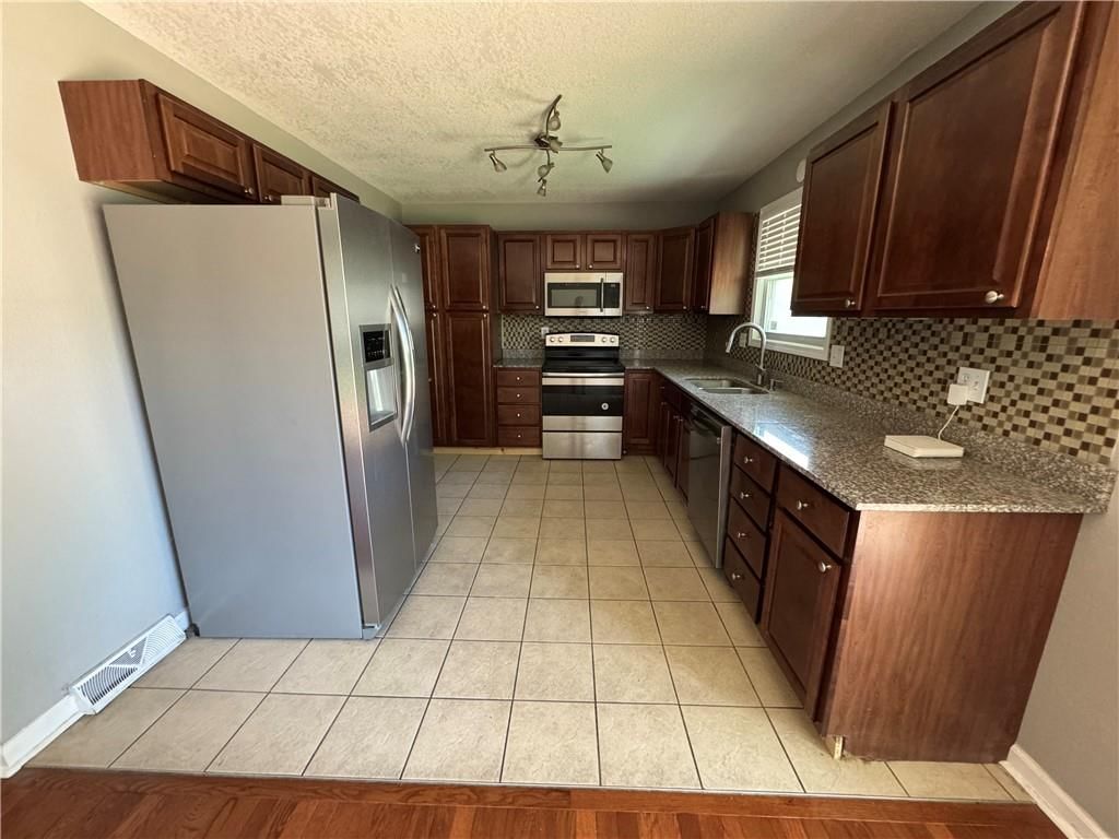 6206 E 140th Terrace — photo 12