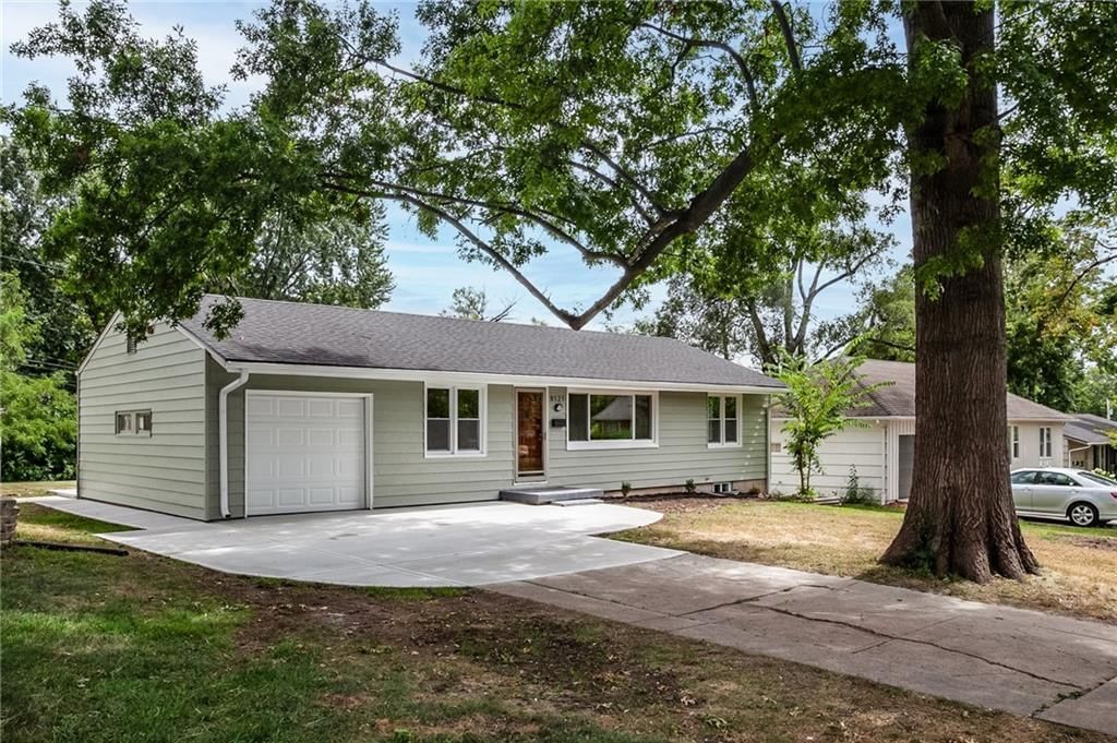 8525 Glenwood Street, Overland Park, KS