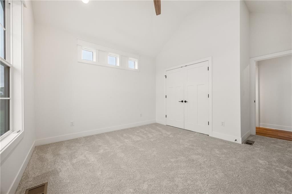 Photo 17 of 38 - 17117 W 197th Street