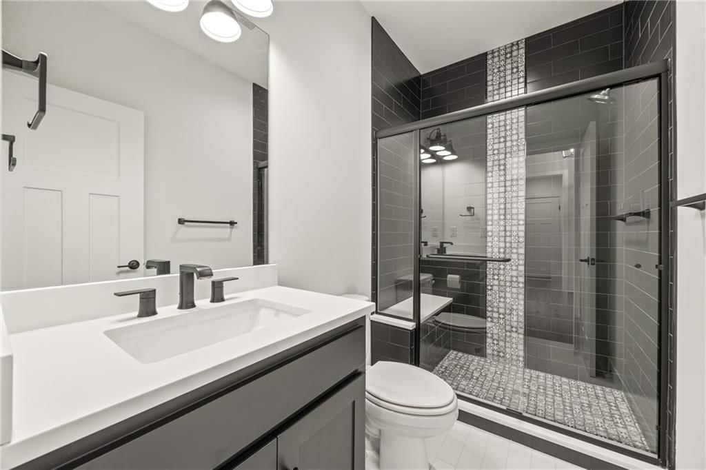 Photo 18 of 38 - 17117 W 197th Street