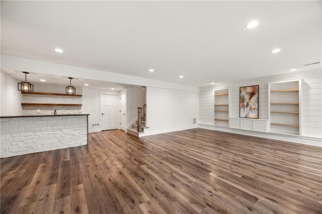Photo 23 of 38 - 17117 W 197th Street
