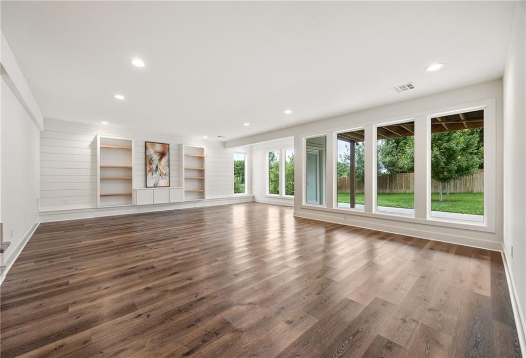 Photo 26 of 38 - 17117 W 197th Street