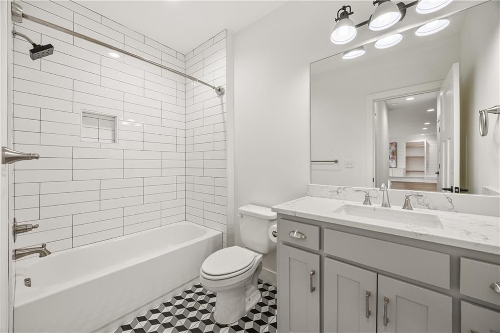 Photo 27 of 38 - 17117 W 197th Street