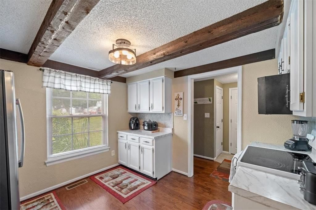 Photo 6 of 29 - 5933 Ridgeway Avenue