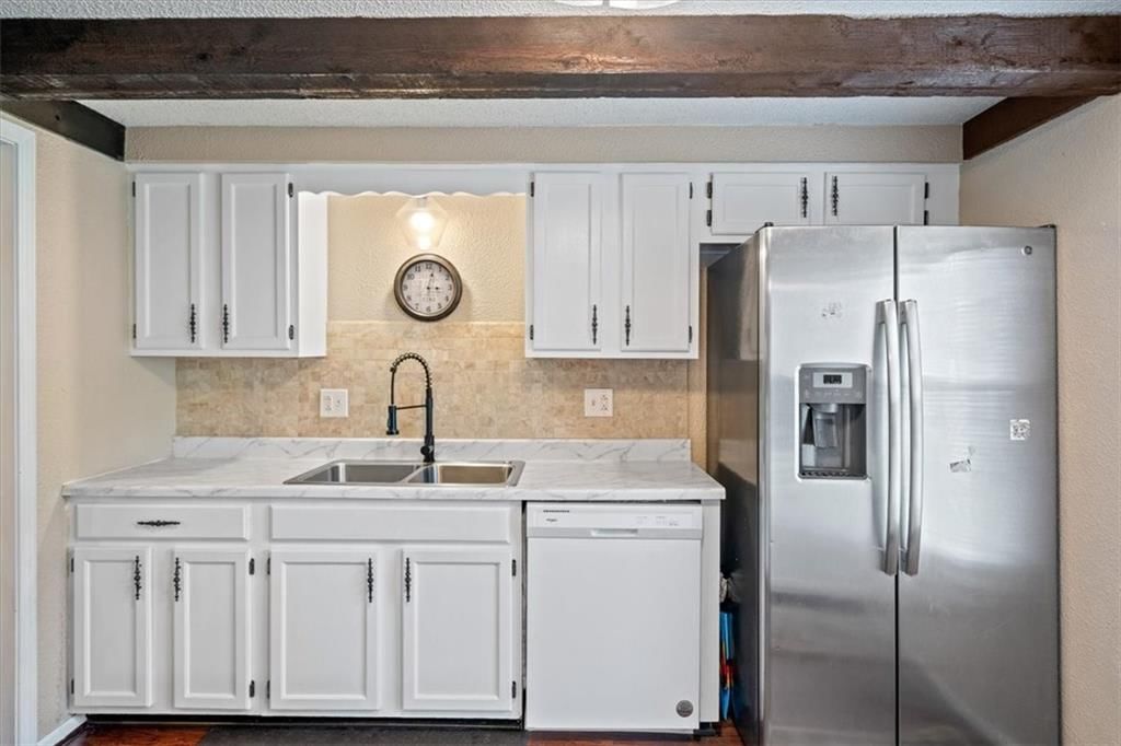 Photo 7 of 29 - 5933 Ridgeway Avenue