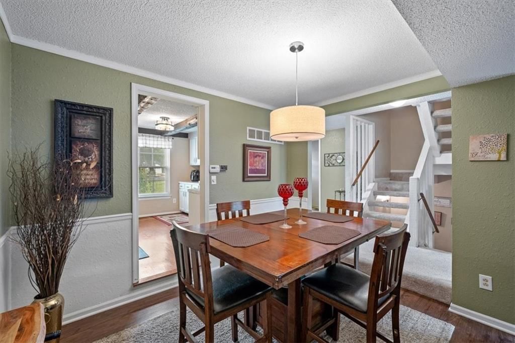 Photo 9 of 29 - 5933 Ridgeway Avenue