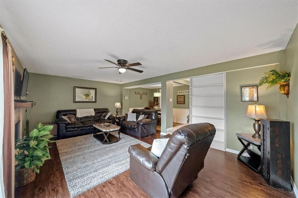 Photo 12 of 29 - 5933 Ridgeway Avenue