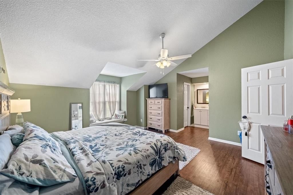 Photo 15 of 29 - 5933 Ridgeway Avenue