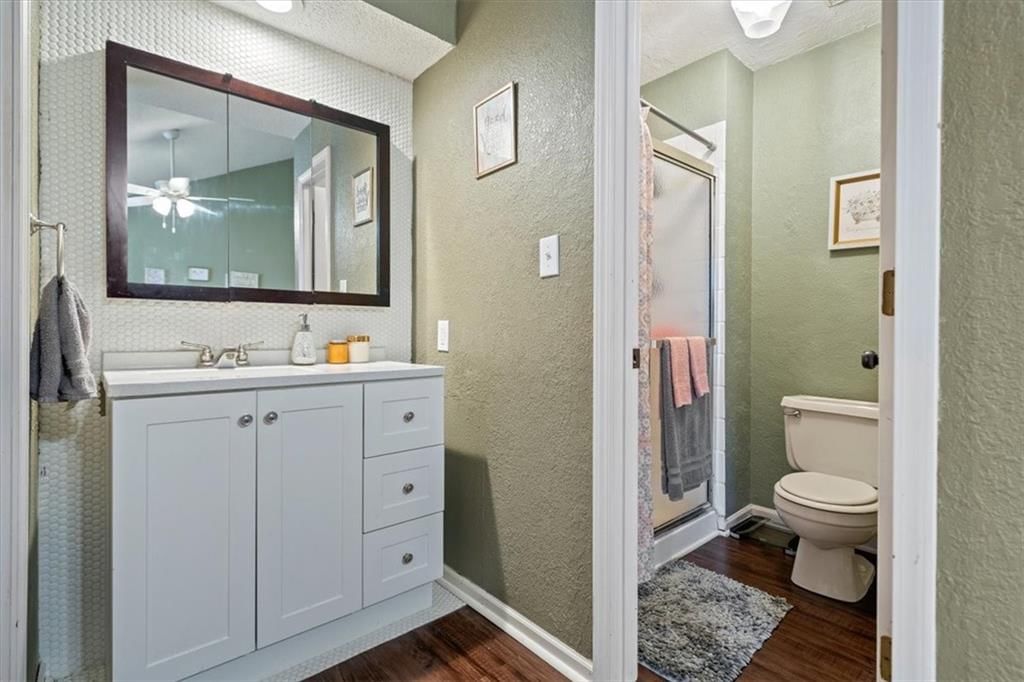 Photo 16 of 29 - 5933 Ridgeway Avenue