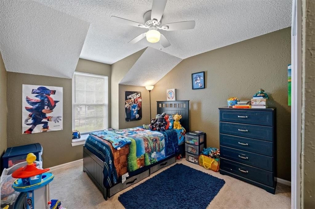 Photo 18 of 29 - 5933 Ridgeway Avenue