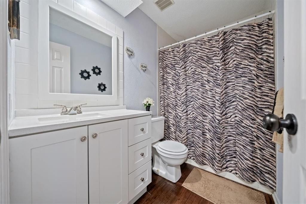Photo 20 of 29 - 5933 Ridgeway Avenue