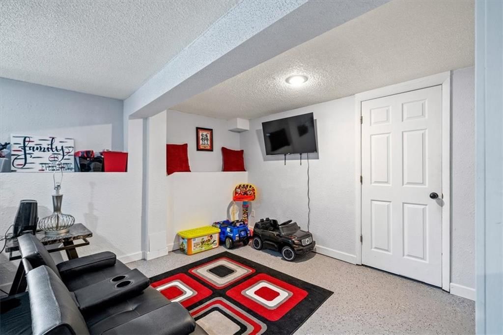 Photo 21 of 29 - 5933 Ridgeway Avenue