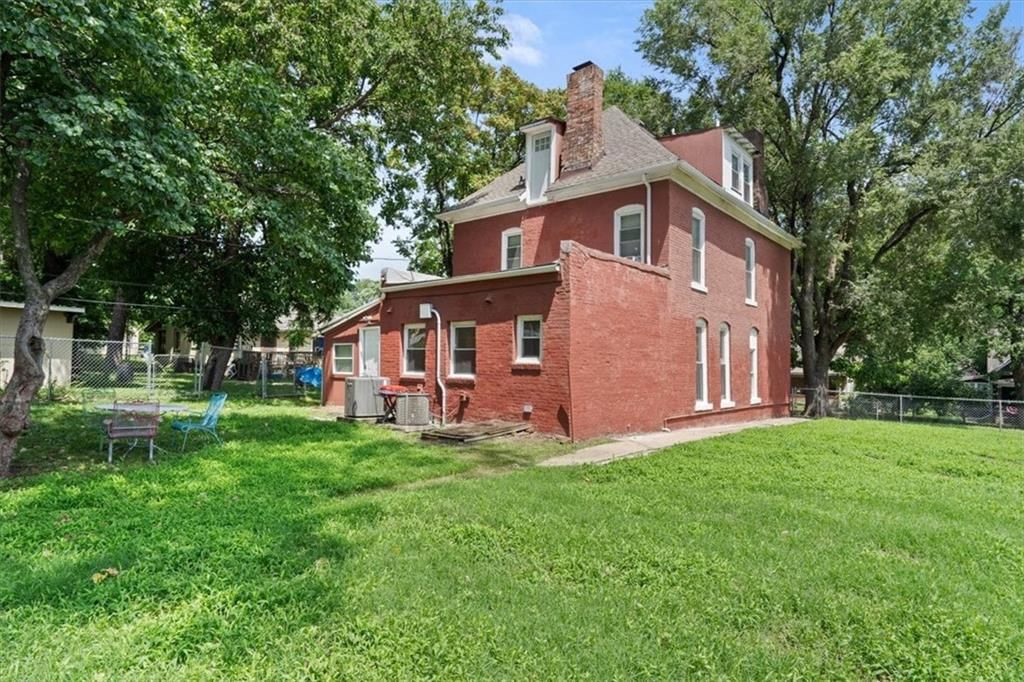 1110 Myrtle Avenue — photo 8