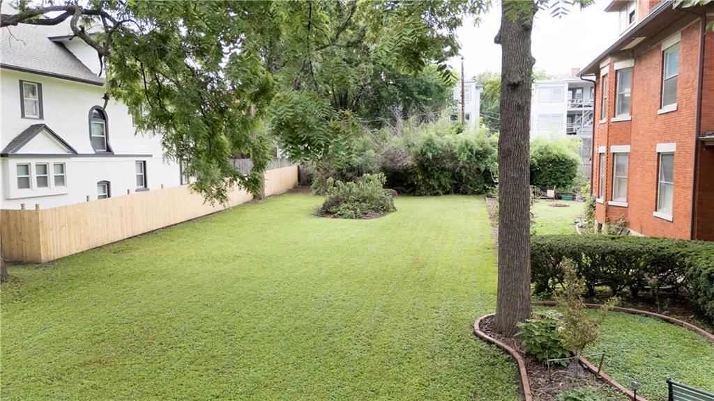 3532 Wyandotte Street — photo 3