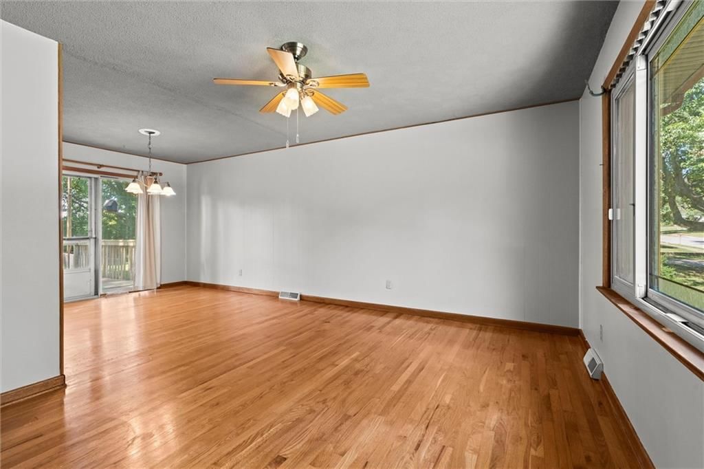 Photo 6 of 34 - 3118 S 56th Terrace