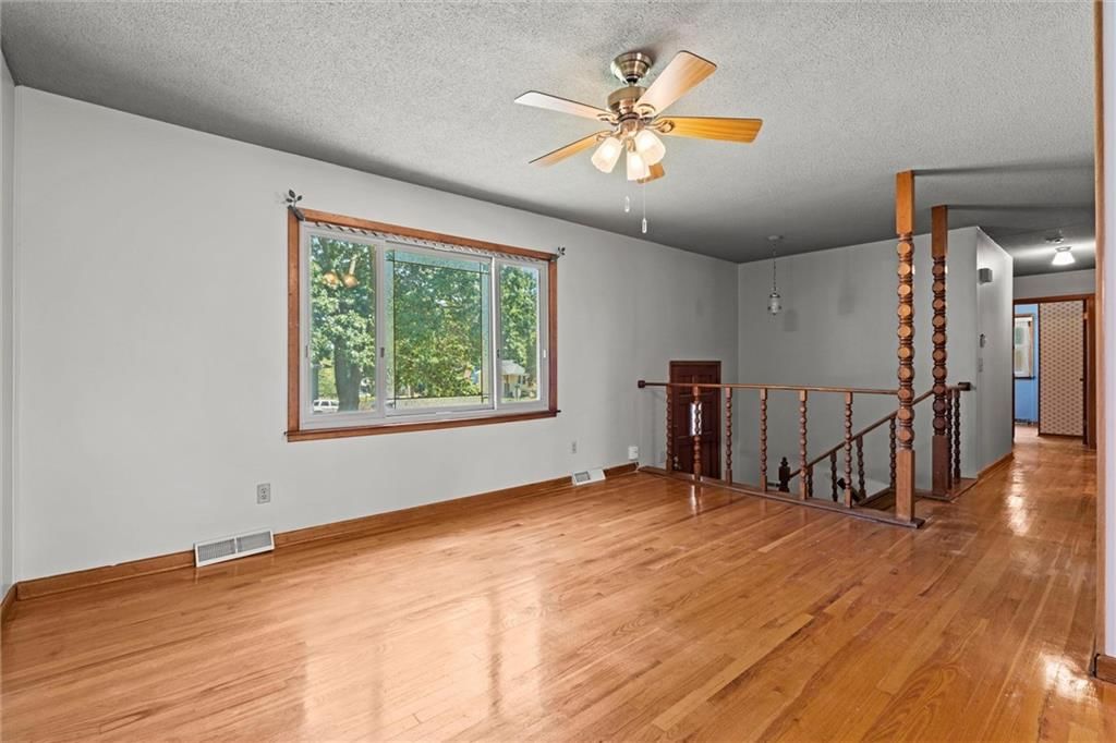 Photo 8 of 34 - 3118 S 56th Terrace
